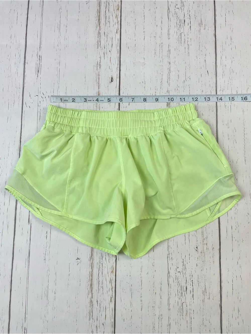 Lululemon Hotty Hot Short ll *2.5”